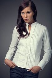NEW WITH TAG WOMENS SMART WHITE EXCLUSIVE SHIRT SIZE10                